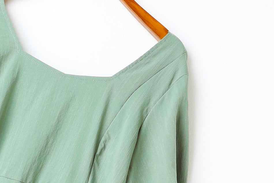 Chrysanthe Plus Size Sweetheart Neckline Mid Sleeve Dress (Green, Black)