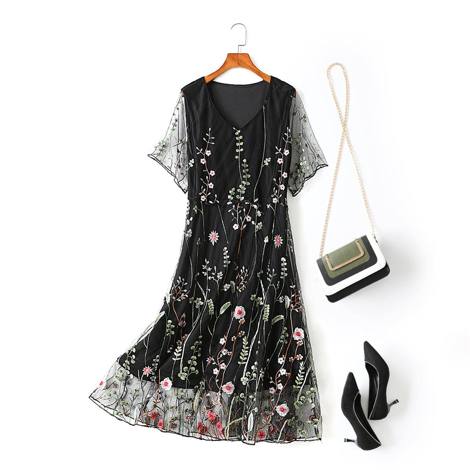 Plus Size Black Floral Embroidery Dress with Short Sleeves